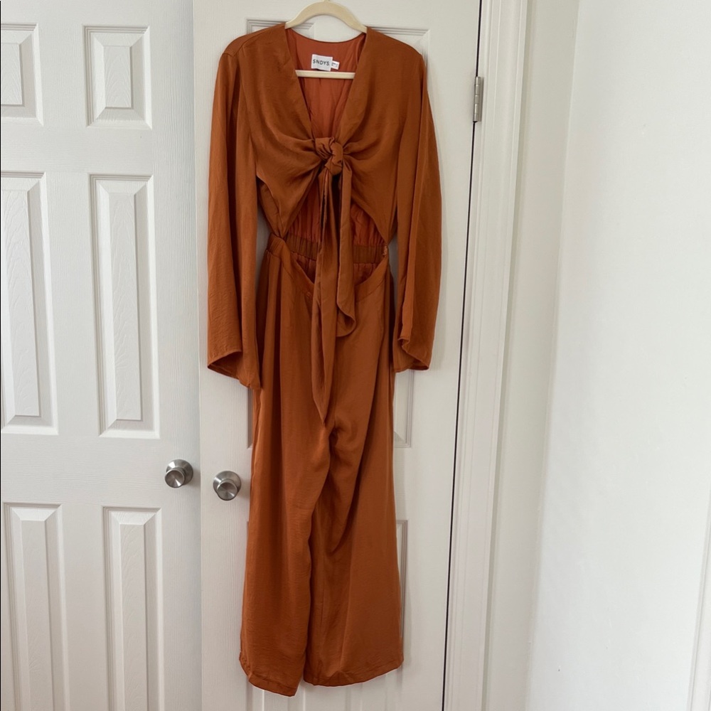 SNDYS. Elegant Rust Jumpsuit